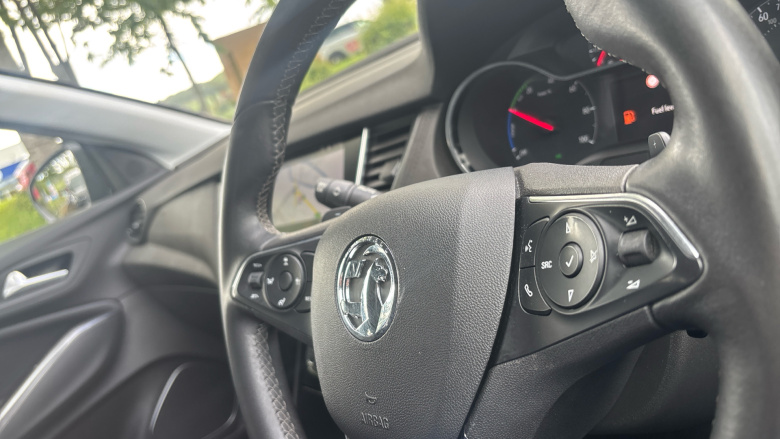 Vauxhall Grandland X 1.6 Hybrid4 300 Business Ed Nav Premium 5dr Auto Hatchback